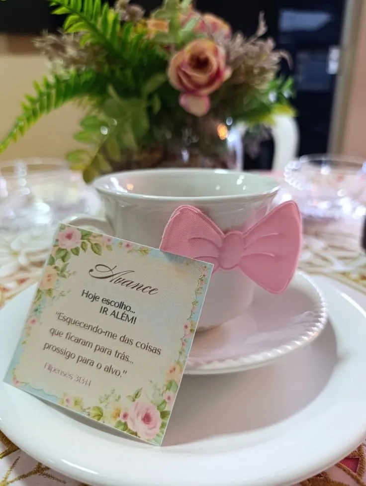 Xícara com versículo bíblico em chá de mulheres