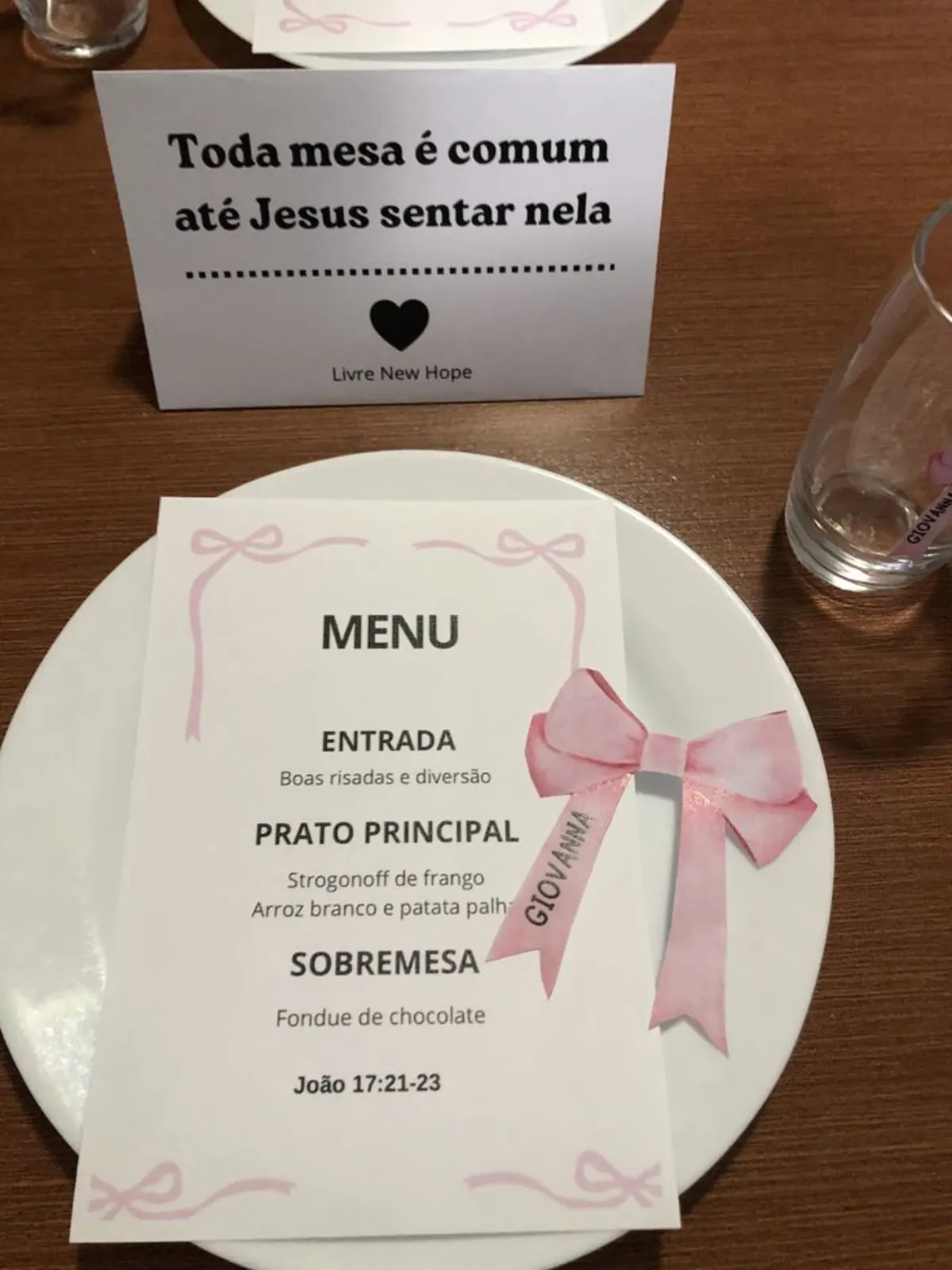 Cartão Menu personalizado com Toda mesa é comum até Jesus sentar nela
